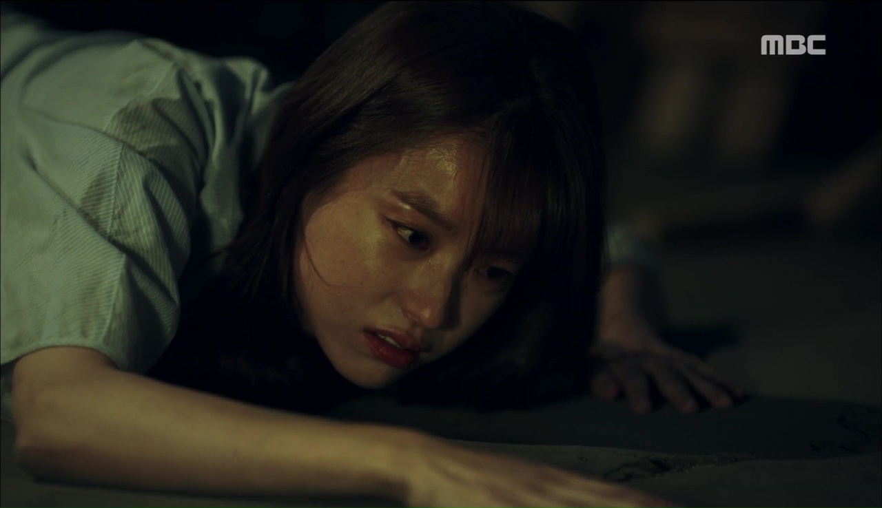 W - Two Worlds: Cạn lời trước khả năng sống dai như đỉa của sát thủ áo đen - Ảnh 9. W - Two Worlds: Cạn lời trước khả năng sống dai như đỉa của sát thủ áo đen - Ảnh 9.