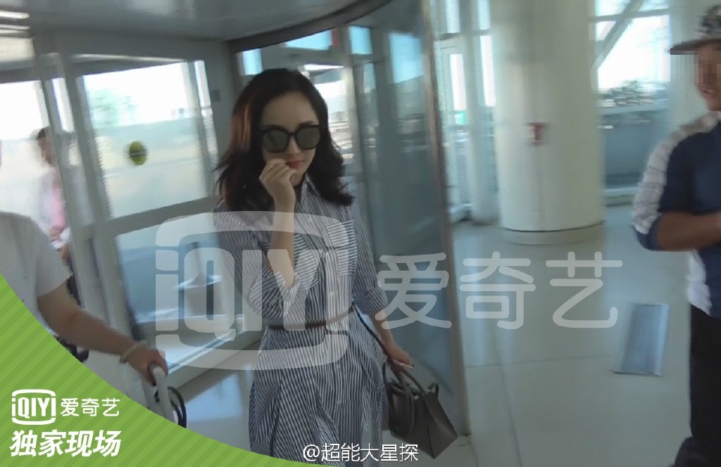 Dương Mịch lại vướng nghi án ngoại tình với Lý Dịch Phong - Ảnh 8. Dương Mịch lại vướng nghi án ngoại tình với Lý Dịch Phong - Ảnh 8.