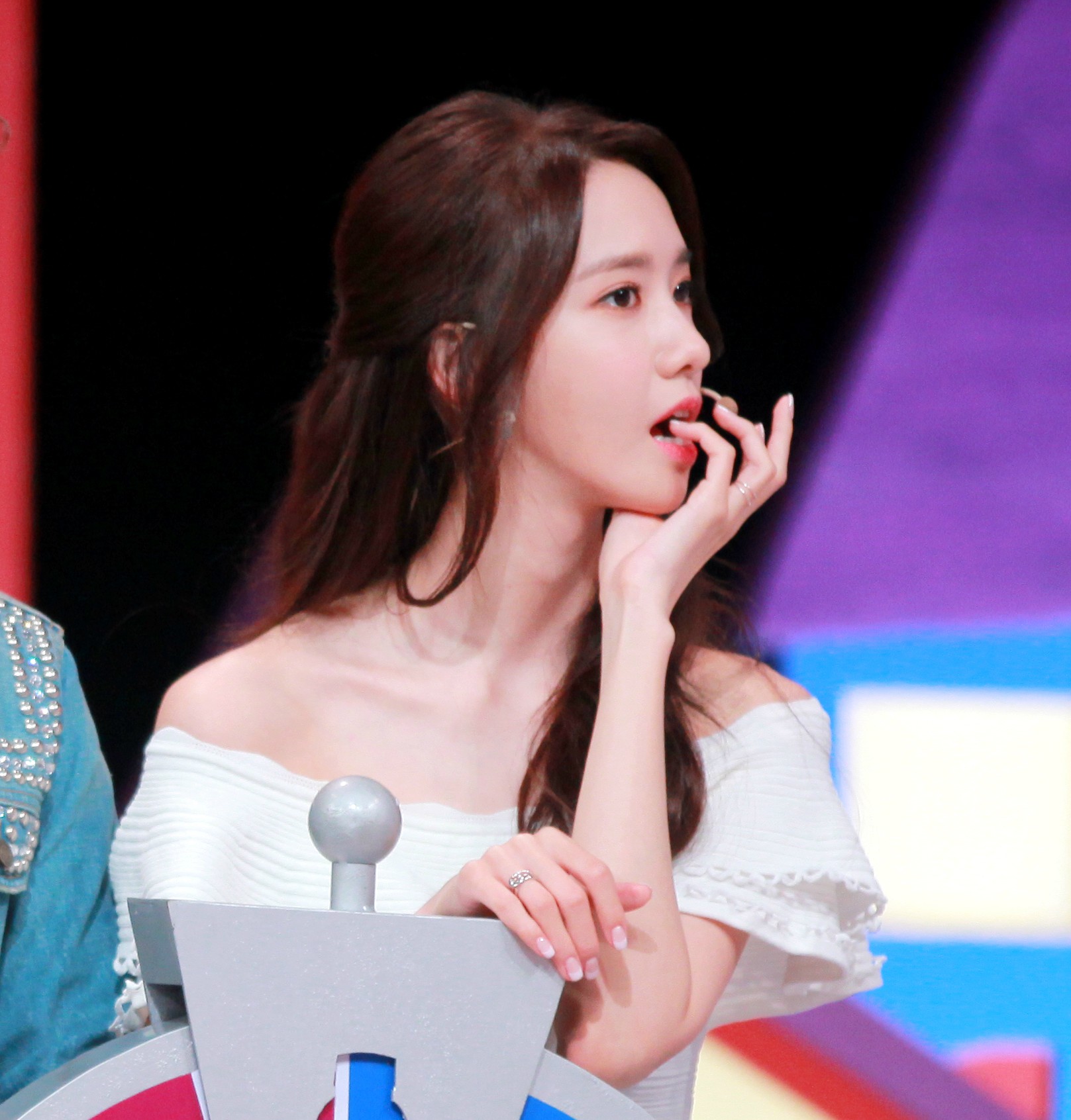 Yoona (SNSD) lép từ vòng 1 tới vòng 3 thì đã sao, vẫn làm lay động triệu người đấy thôi - Ảnh 31. Yoona (SNSD) lép từ vòng 1 tới vòng 3 thì đã sao, vẫn làm lay động triệu người đấy thôi - Ảnh 31.
