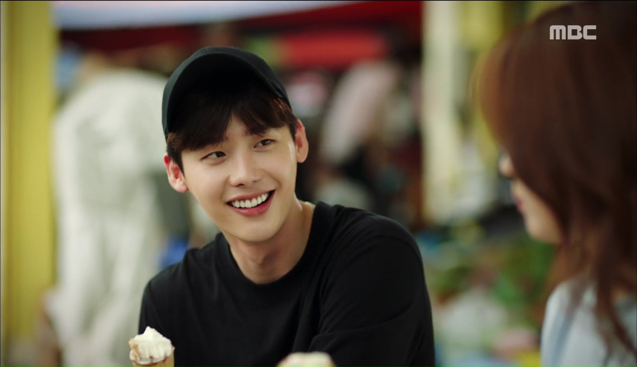 “W”: Han Hyo Joo sửng sốt khi Lee Jong Suk có trong tay quyển W số 34 - Ảnh 2. “W”: Han Hyo Joo sửng sốt khi Lee Jong Suk có trong tay quyển W số 34 - Ảnh 2.