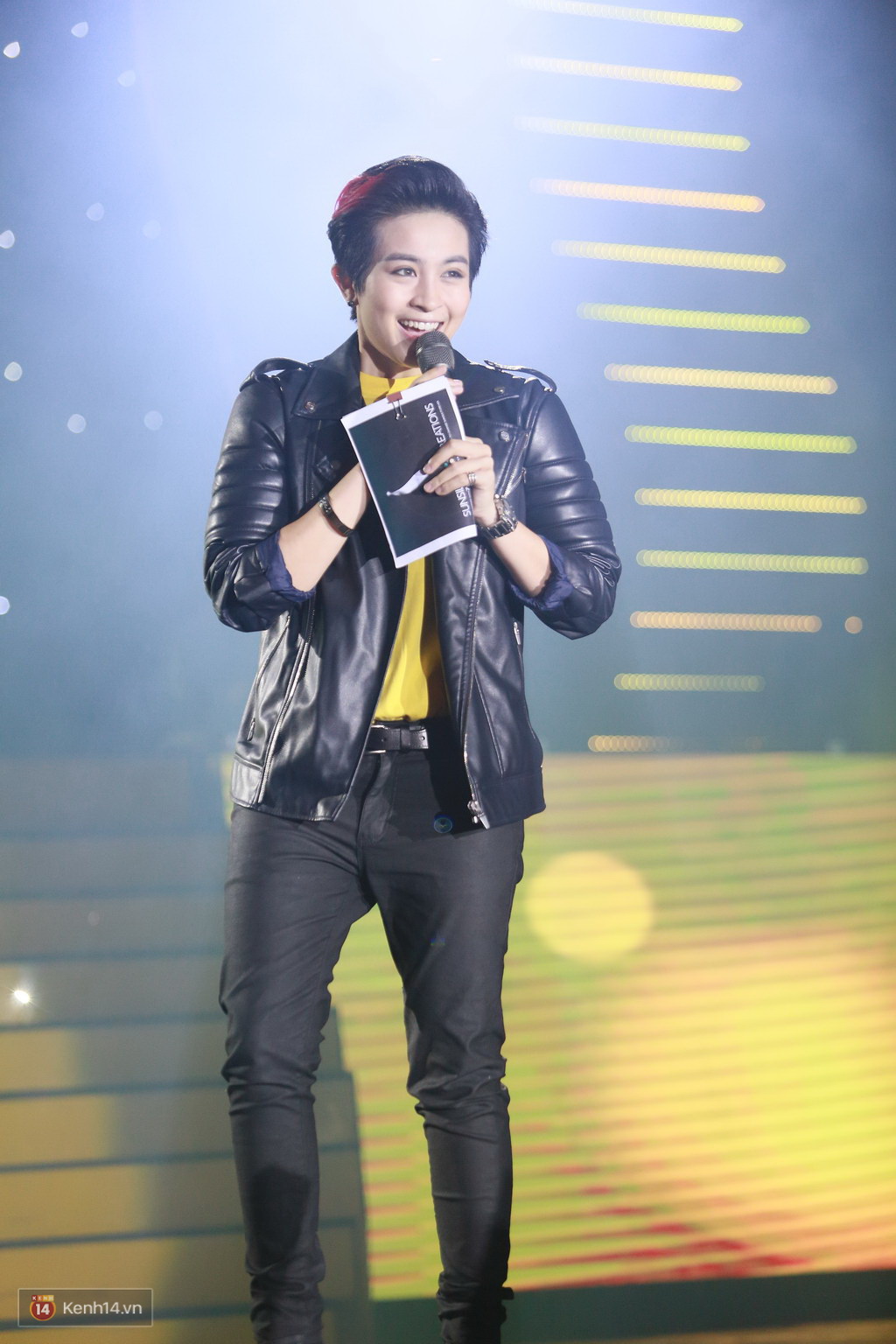 Ông Cao Thắng ôm từ phía sau, bí mật cùng fan mừng sinh nhật sớm cho Đông Nhi - Ảnh 30. Ông Cao Thắng ôm từ phía sau, bí mật cùng fan mừng sinh nhật sớm cho Đông Nhi - Ảnh 30.