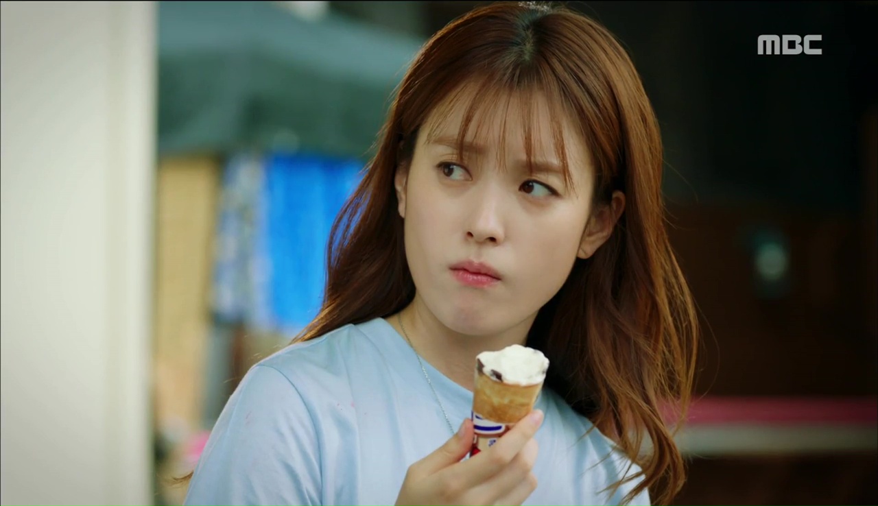 “W”: Han Hyo Joo sửng sốt khi Lee Jong Suk có trong tay quyển W số 34 - Ảnh 3. “W”: Han Hyo Joo sửng sốt khi Lee Jong Suk có trong tay quyển W số 34 - Ảnh 3.