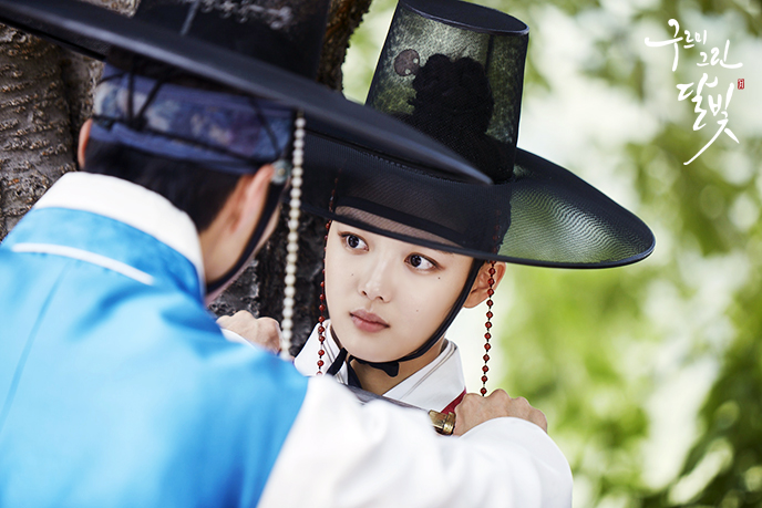 Những màn giả trai, giả gái cổ trang điêu luyện nhất màn ảnh Hàn - Ảnh 3. Những màn giả trai, giả gái cổ trang điêu luyện nhất màn ảnh Hàn - Ảnh 3.