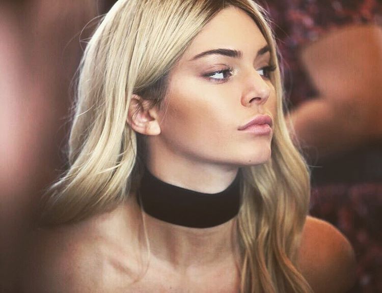 Sai lầm làm đẹp to nhất của Kendall Jenner là... nhổ sạch lông mày - Ảnh 2.