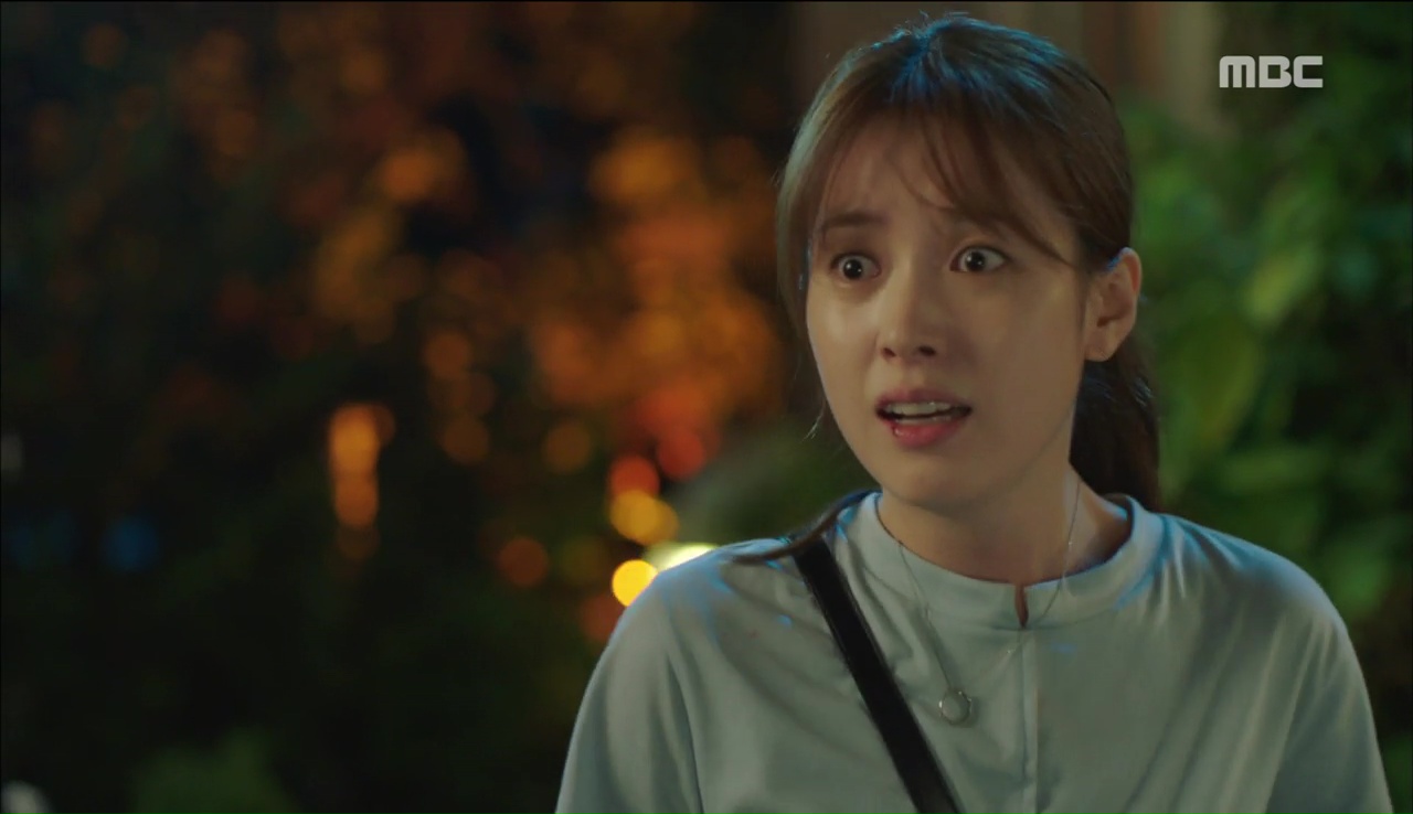 “W”: Han Hyo Joo sửng sốt khi Lee Jong Suk có trong tay quyển W số 34 - Ảnh 6. “W”: Han Hyo Joo sửng sốt khi Lee Jong Suk có trong tay quyển W số 34 - Ảnh 6.