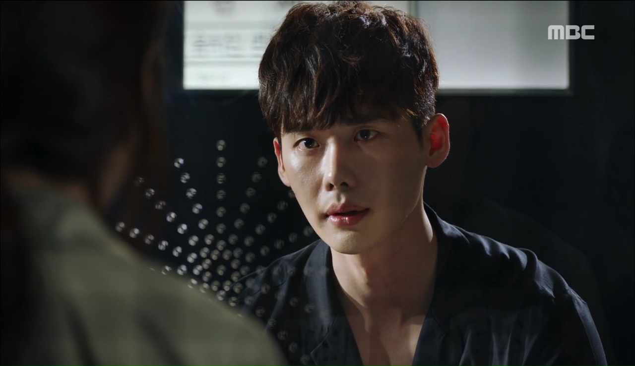 “W”: Lee Jong Suk từ truyện tranh đã bước ra thế giới thực! - Ảnh 8. “W”: Lee Jong Suk từ truyện tranh đã bước ra thế giới thực! - Ảnh 8.