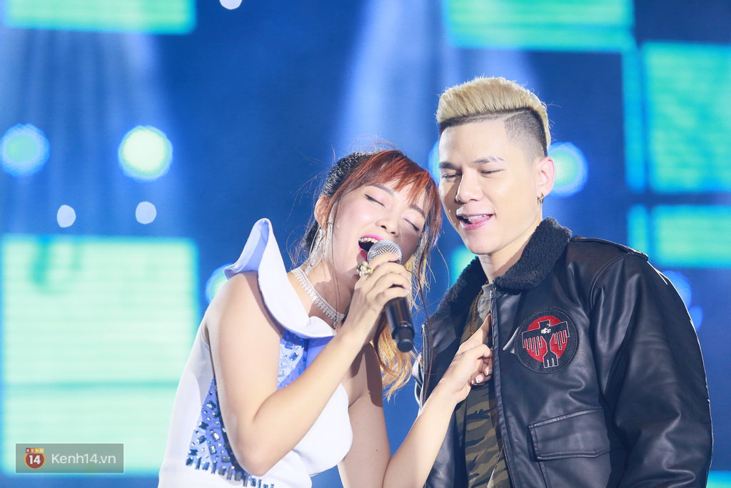 Ông Cao Thắng ôm từ phía sau, bí mật cùng fan mừng sinh nhật sớm cho Đông Nhi - Ảnh 24. Ông Cao Thắng ôm từ phía sau, bí mật cùng fan mừng sinh nhật sớm cho Đông Nhi - Ảnh 24.