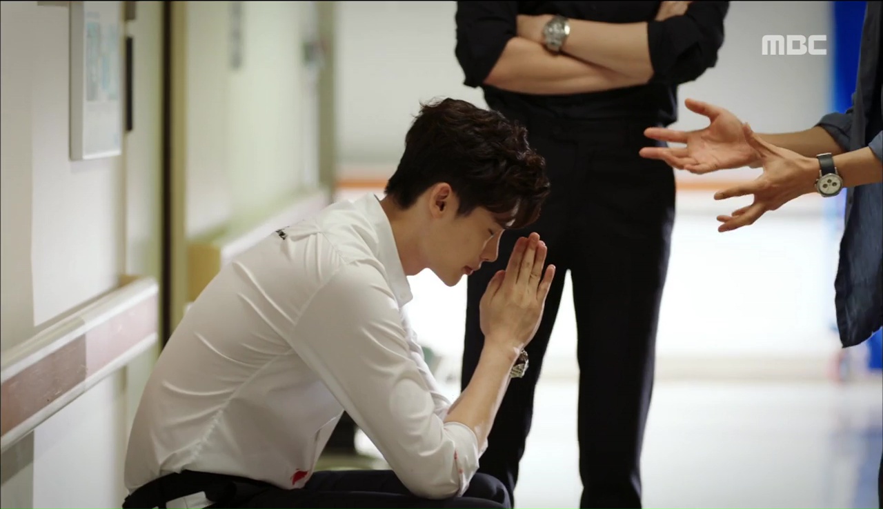 “W”: Từ cuộc đời vạn người mê, Lee Jong Suk và Han Hyo Joo giờ đây không khác gì ăn mày - Ảnh 8. “W”: Từ cuộc đời vạn người mê, Lee Jong Suk và Han Hyo Joo giờ đây không khác gì ăn mày - Ảnh 8.