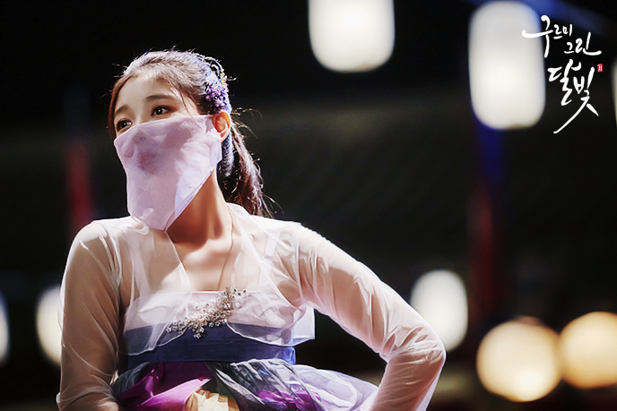 Những màn giả trai, giả gái cổ trang điêu luyện nhất màn ảnh Hàn - Ảnh 7. Những màn giả trai, giả gái cổ trang điêu luyện nhất màn ảnh Hàn - Ảnh 7.