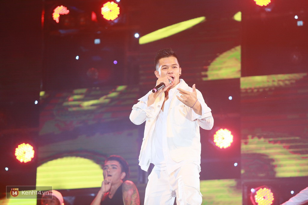 Ông Cao Thắng ôm từ phía sau, bí mật cùng fan mừng sinh nhật sớm cho Đông Nhi - Ảnh 26. Ông Cao Thắng ôm từ phía sau, bí mật cùng fan mừng sinh nhật sớm cho Đông Nhi - Ảnh 26.