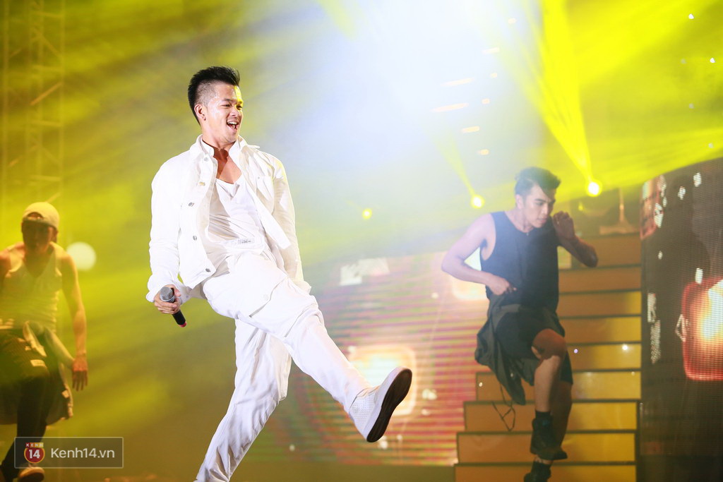 Ông Cao Thắng ôm từ phía sau, bí mật cùng fan mừng sinh nhật sớm cho Đông Nhi - Ảnh 27. Ông Cao Thắng ôm từ phía sau, bí mật cùng fan mừng sinh nhật sớm cho Đông Nhi - Ảnh 27.