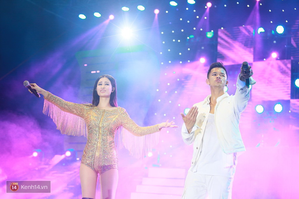 Ông Cao Thắng ôm từ phía sau, bí mật cùng fan mừng sinh nhật sớm cho Đông Nhi - Ảnh 28. Ông Cao Thắng ôm từ phía sau, bí mật cùng fan mừng sinh nhật sớm cho Đông Nhi - Ảnh 28.