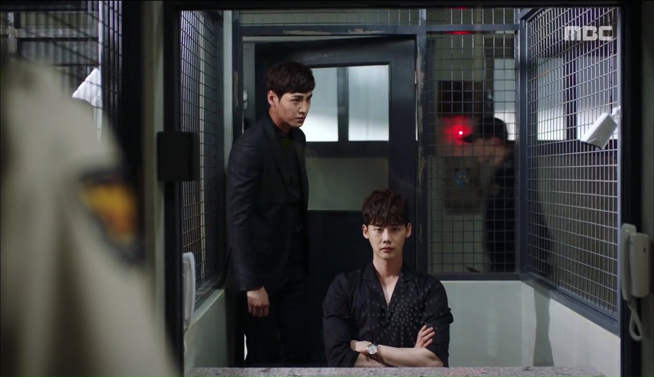 “W”: Lee Jong Suk từ truyện tranh đã bước ra thế giới thực! - Ảnh 11. “W”: Lee Jong Suk từ truyện tranh đã bước ra thế giới thực! - Ảnh 11.