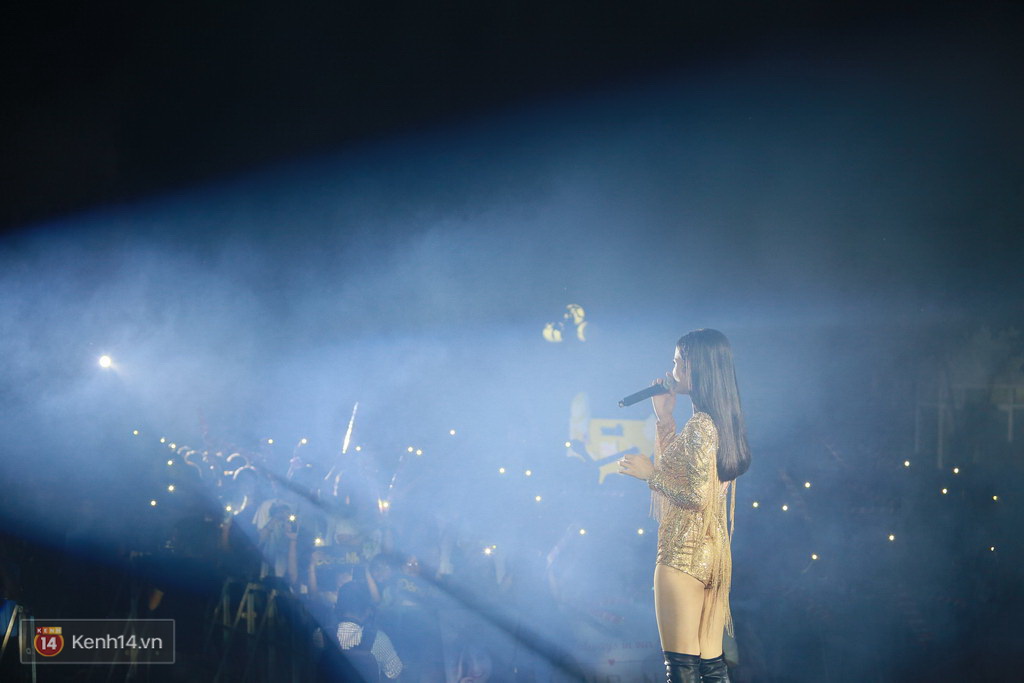 Ông Cao Thắng ôm từ phía sau, bí mật cùng fan mừng sinh nhật sớm cho Đông Nhi - Ảnh 15. Ông Cao Thắng ôm từ phía sau, bí mật cùng fan mừng sinh nhật sớm cho Đông Nhi - Ảnh 15.