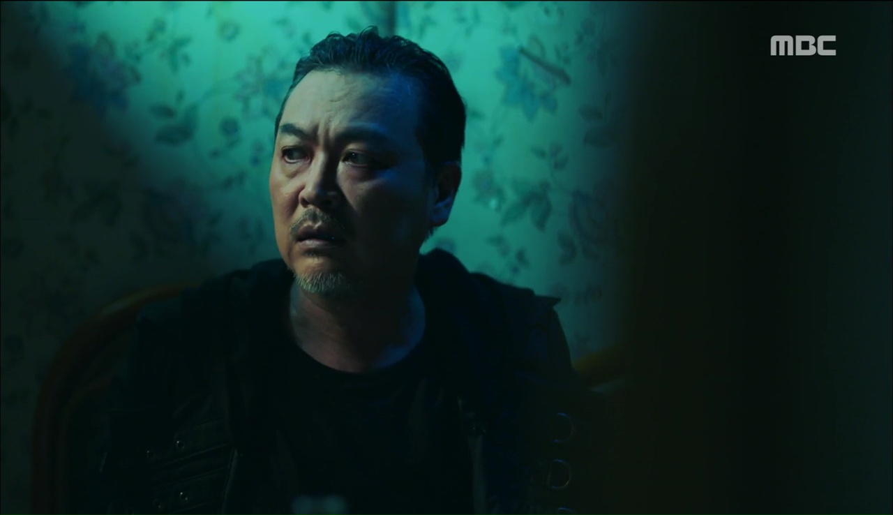 “W”: Han Hyo Joo sửng sốt khi Lee Jong Suk có trong tay quyển W số 34 - Ảnh 12. “W”: Han Hyo Joo sửng sốt khi Lee Jong Suk có trong tay quyển W số 34 - Ảnh 12.