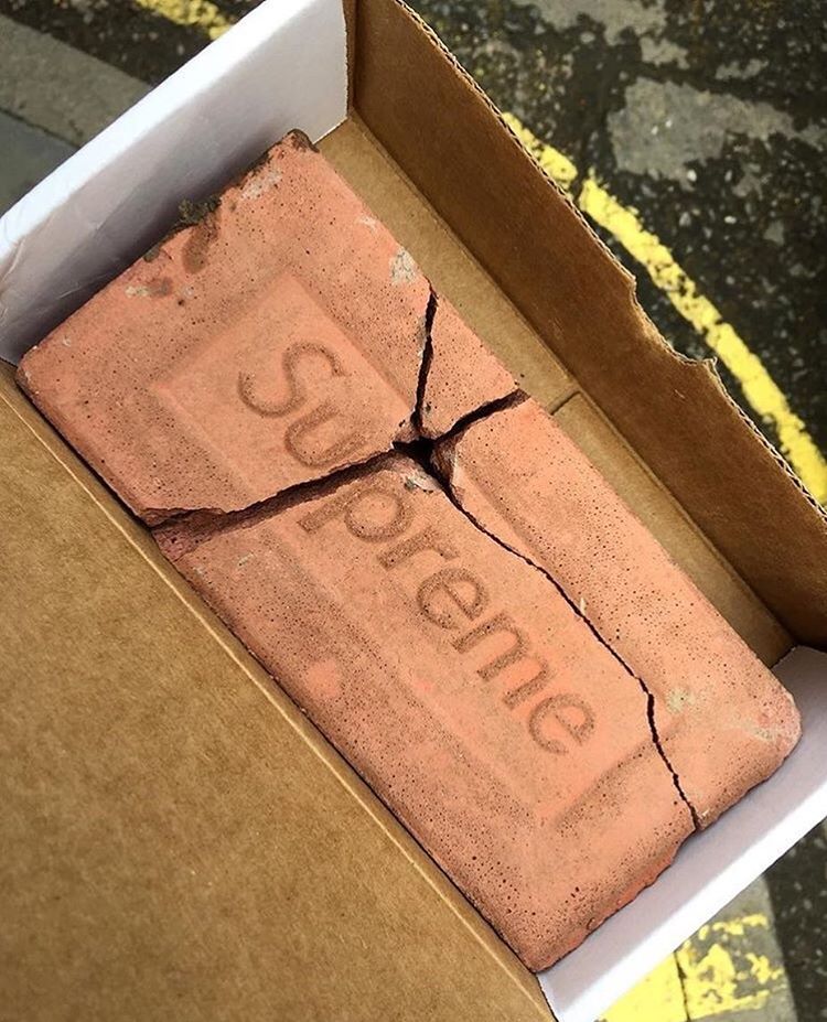 Chuyện thật như đùa: Viên gạch hàng hiệu được các tín đồ thời trang xếp hàng chờ mua, đấu giá eBay lên đến... 20 triệu - Ảnh 11. Chuyện thật như đùa: Viên gạch hàng hiệu được các tín đồ thời trang xếp hàng chờ mua, đấu giá eBay lên đến... 20 triệu - Ảnh 11.