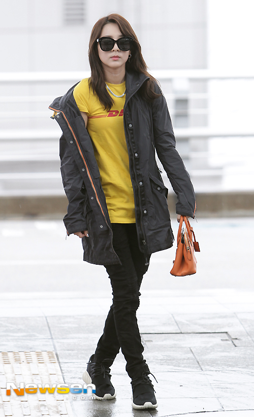 Diện toàn đồ hot trend nhưng Dara lại bị cư dân mạng Hàn chê tới tấp - Ảnh 1. Diện toàn đồ hot trend nhưng Dara lại bị cư dân mạng Hàn chê tới tấp - Ảnh 1.