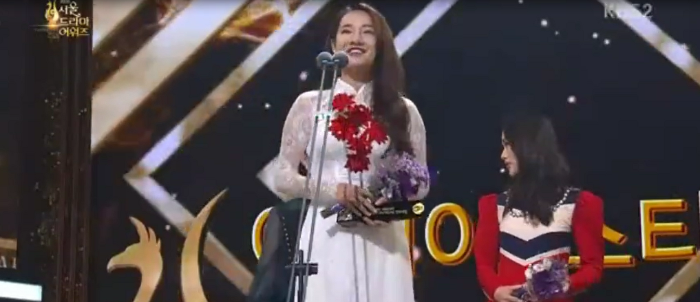 Nhã Phương bất ngờ thắng giải Ngôi sao Châu Á tại Seoul International Drama Awards 2016 - Ảnh 2. Nhã Phương bất ngờ thắng giải Ngôi sao Châu Á tại Seoul International Drama Awards 2016 - Ảnh 2.