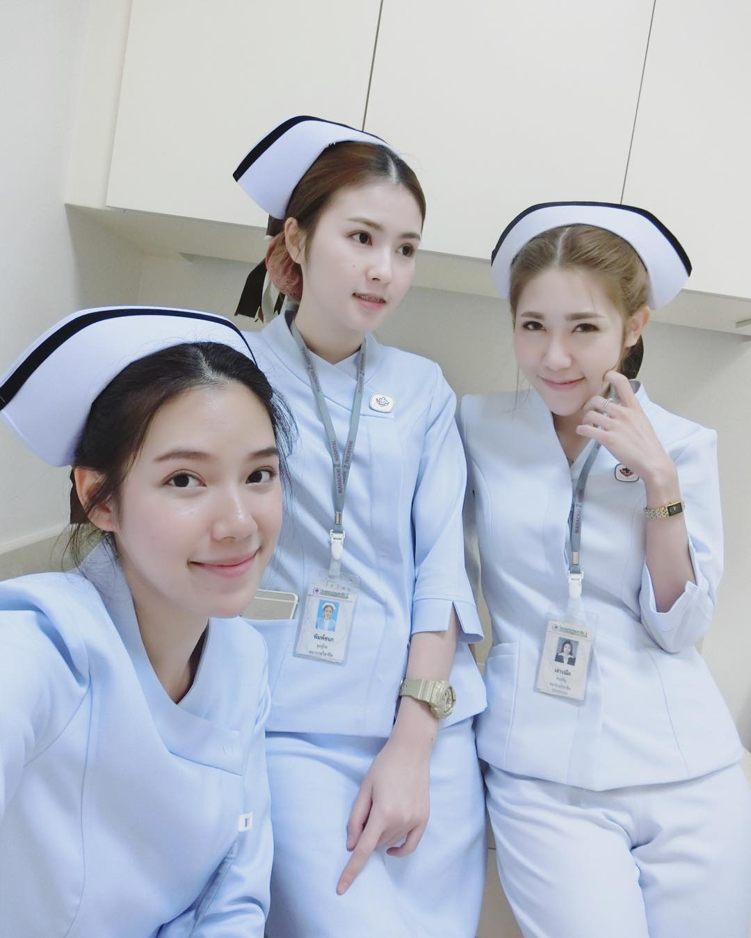 Y tá nào cũng xinh thế này thì chắc chàng trai nào cũng thích... được ốm! - Ảnh 3. Y tá nào cũng xinh thế này thì chắc chàng trai nào cũng thích... được ốm! - Ảnh 3.