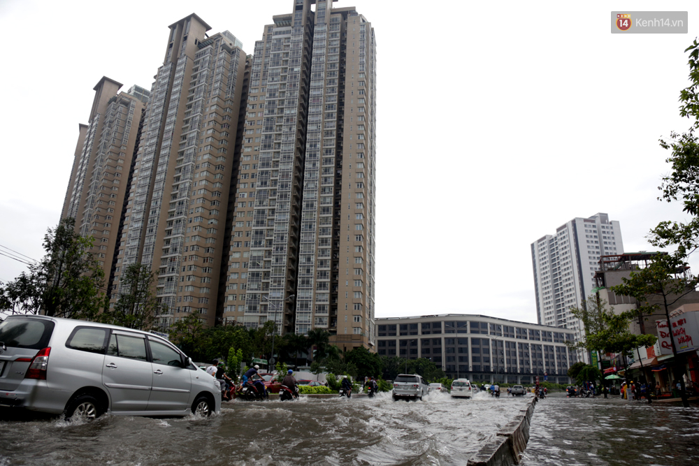 Sài Gòn lại ngập, chuyên gia nói gì về việc mưa đến chậm so với dự báo thời tiết? - Ảnh 1. Sài Gòn lại ngập, chuyên gia nói gì về việc mưa đến chậm so với dự báo thời tiết? - Ảnh 1.