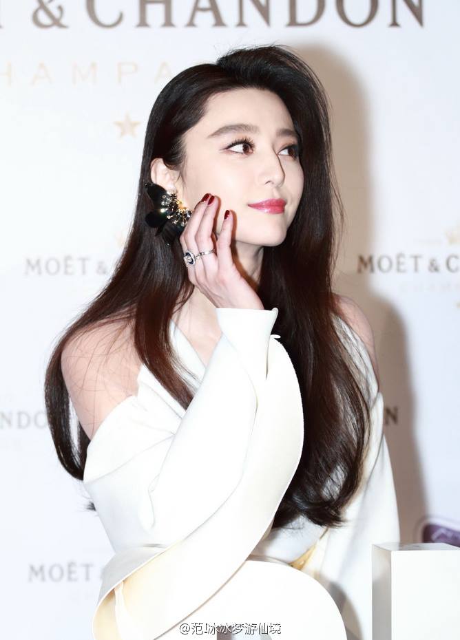 Khi không can thiệp photoshop, làn da của Phạm Băng Băng cũng chẳng trắng sáng - Ảnh 8. Khi không can thiệp photoshop, làn da của Phạm Băng Băng cũng chẳng trắng sáng - Ảnh 8.