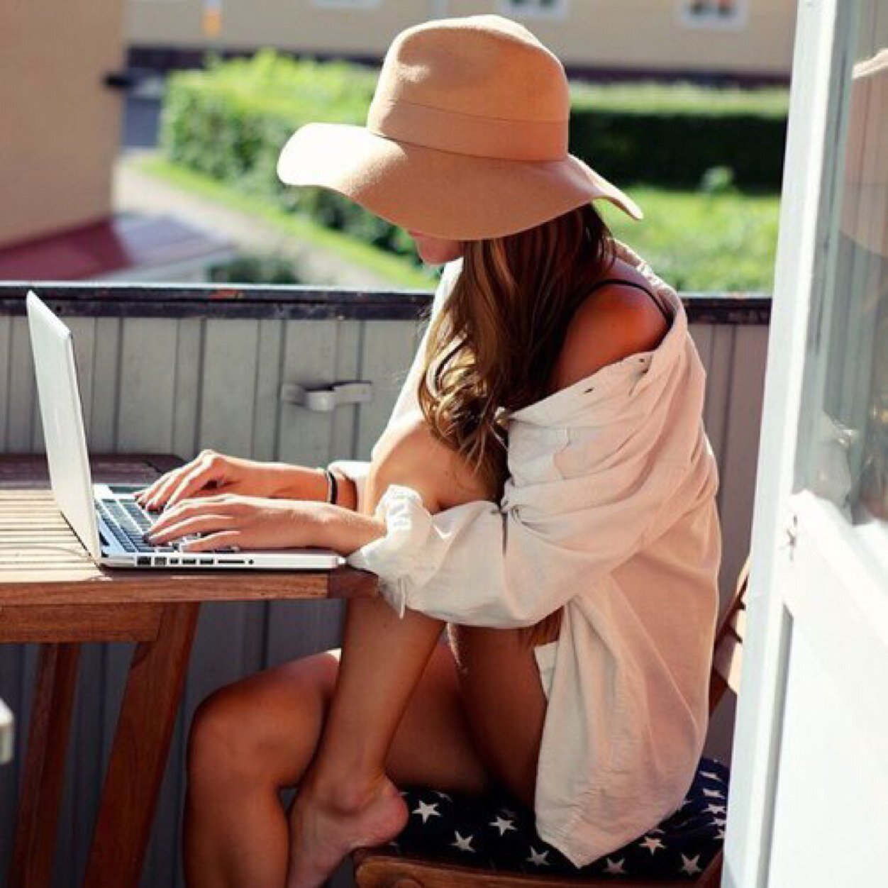 Muốn sống lâu sống khỏe? Bỏ ngay các thói quen khi dùng máy tính này - Ảnh 5. Muốn sống lâu sống khỏe? Bỏ ngay các thói quen khi dùng máy tính này - Ảnh 5.