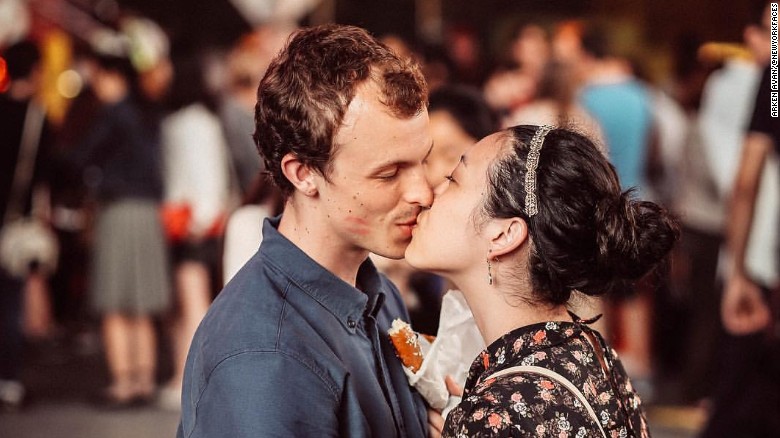 Sau cái chết của bạn trai, cô gái tìm lại được bức ảnh chụp chung nhờ sức mạnh của cộng đồng mạng - Ảnh 2. Sau cái chết của bạn trai, cô gái tìm lại được bức ảnh chụp chung nhờ sức mạnh của cộng đồng mạng - Ảnh 2.