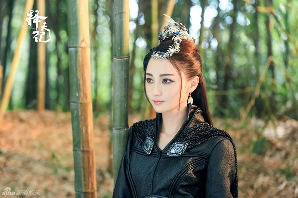 Lộc Hàm lần đầu trổ tài múa kiếm điêu luyện trong “Trạch Thiên Ký” - Ảnh 10. Lộc Hàm lần đầu trổ tài múa kiếm điêu luyện trong “Trạch Thiên Ký” - Ảnh 10.