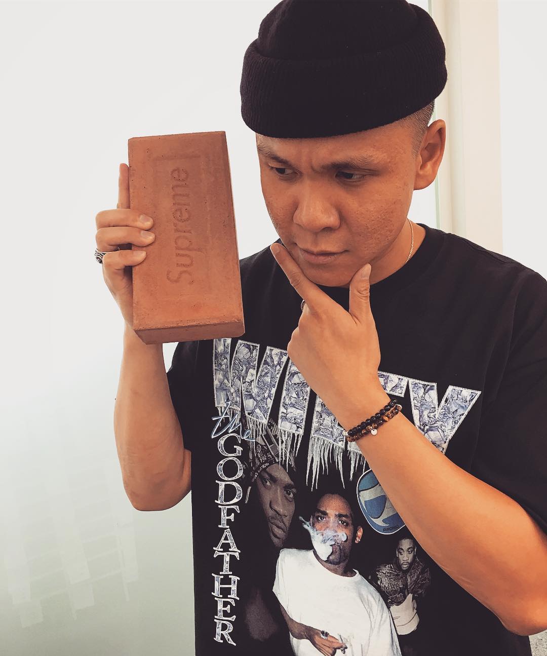 Chuyện thật như đùa: Viên gạch hàng hiệu được các tín đồ thời trang xếp hàng chờ mua, đấu giá eBay lên đến... 20 triệu - Ảnh 9. Chuyện thật như đùa: Viên gạch hàng hiệu được các tín đồ thời trang xếp hàng chờ mua, đấu giá eBay lên đến... 20 triệu - Ảnh 9.