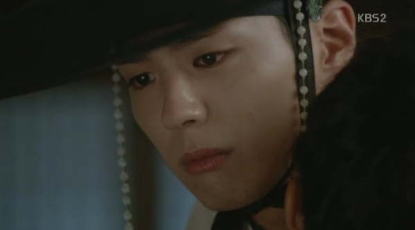 “Moonlight”: Thế tử Park Bo Gum tự tay cắt đứt vòng hẹn ước với Kim Yoo Jung - Ảnh 11. “Moonlight”: Thế tử Park Bo Gum tự tay cắt đứt vòng hẹn ước với Kim Yoo Jung - Ảnh 11.