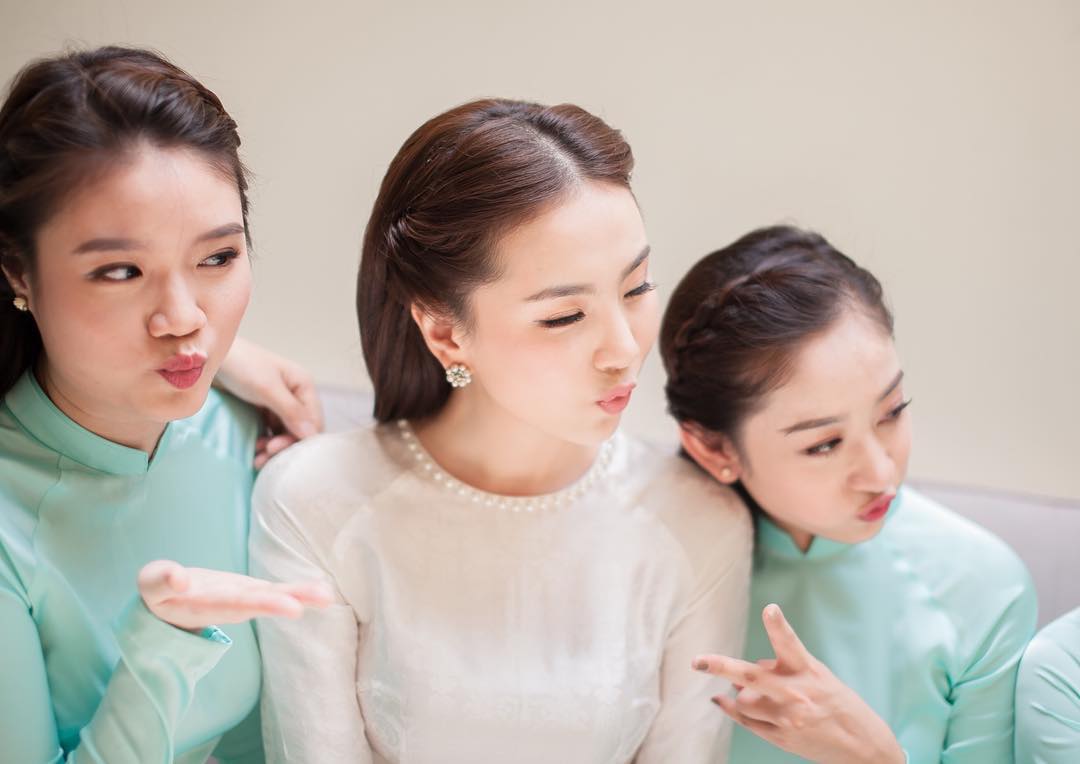 Ngắm trọn bộ 7 chiếc váy cưới, 4 bộ áo dài cùng loạt phụ kiện xa xỉ của cô gái thời tiết Mai Ngọc - Ảnh 27. Ngắm trọn bộ 7 chiếc váy cưới, 4 bộ áo dài cùng loạt phụ kiện xa xỉ của cô gái thời tiết Mai Ngọc - Ảnh 27.