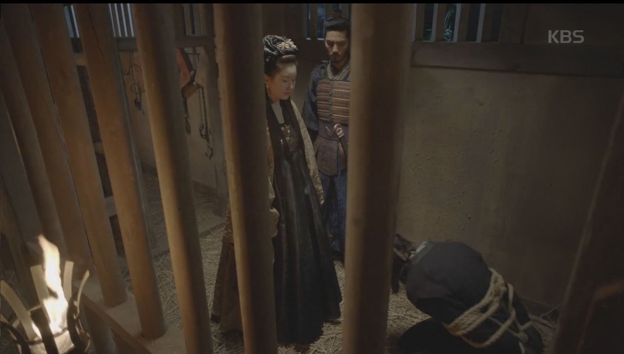 “Hwarang”: Sung Dong Il bất chấp thủ đoạn hòng chiêu mộ nhân tài - Ảnh 15. “Hwarang”: Sung Dong Il bất chấp thủ đoạn hòng chiêu mộ nhân tài - Ảnh 15.