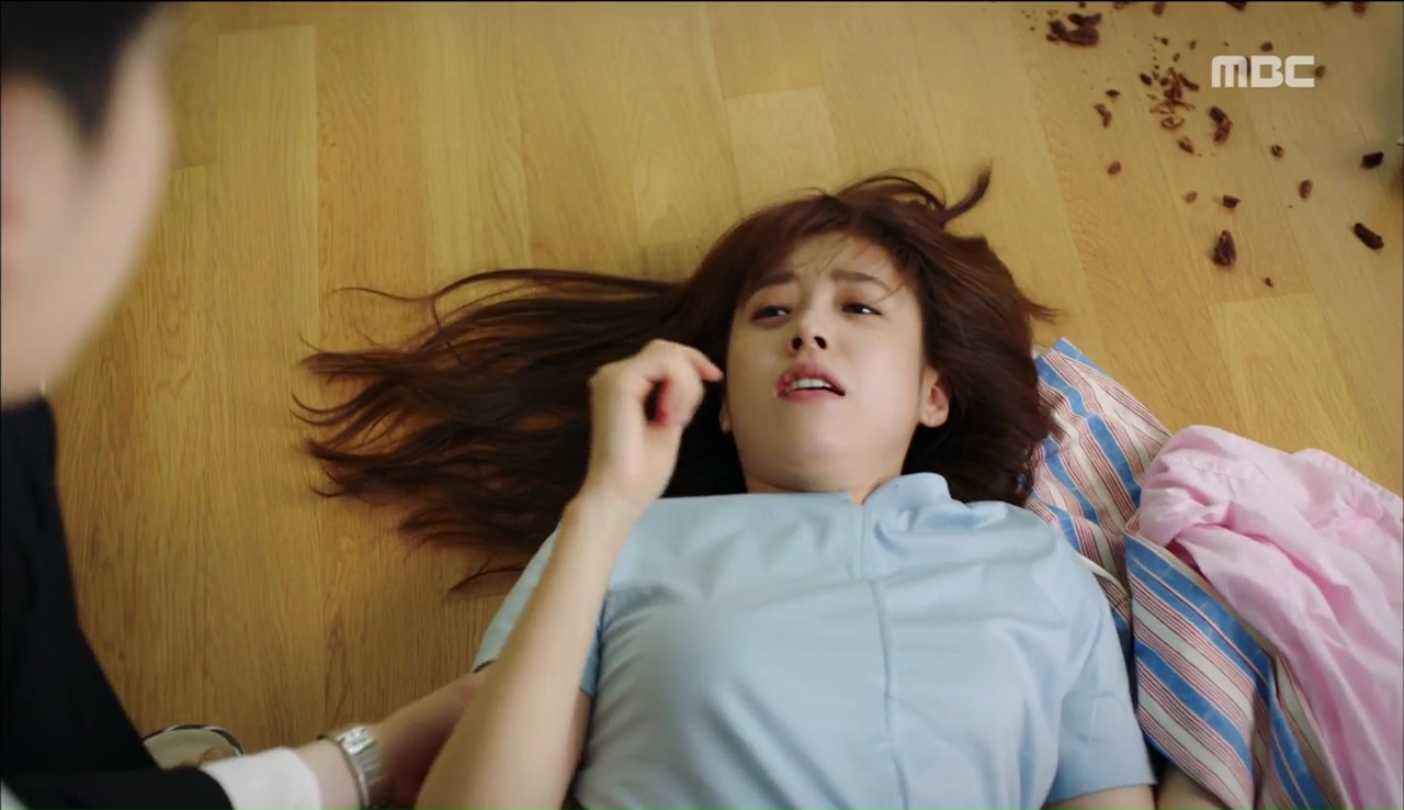 “W”: Từ cuộc đời vạn người mê, Lee Jong Suk và Han Hyo Joo giờ đây không khác gì ăn mày - Ảnh 13. “W”: Từ cuộc đời vạn người mê, Lee Jong Suk và Han Hyo Joo giờ đây không khác gì ăn mày - Ảnh 13.