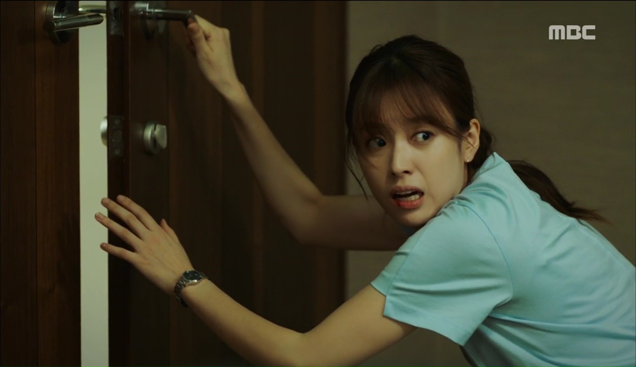 “W”: Han Hyo Joo sửng sốt khi Lee Jong Suk có trong tay quyển W số 34 - Ảnh 15. “W”: Han Hyo Joo sửng sốt khi Lee Jong Suk có trong tay quyển W số 34 - Ảnh 15.