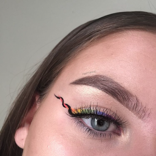 Kẻ eyeliner thường đã khó, nay các nàng còn thi nhau kẻ kiểu đánh đố như thế này - Ảnh 2.