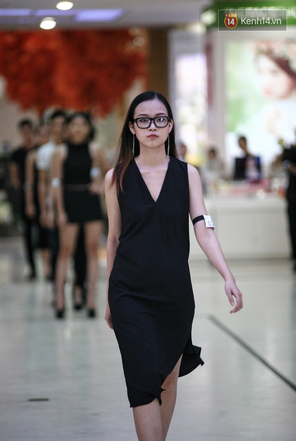 Vietnam International Fashion Week rục rịch tuyển mẫu, chuẩn bị tổ chức tại Hà Nội - Ảnh 11. Vietnam International Fashion Week rục rịch tuyển mẫu, chuẩn bị tổ chức tại Hà Nội - Ảnh 11.