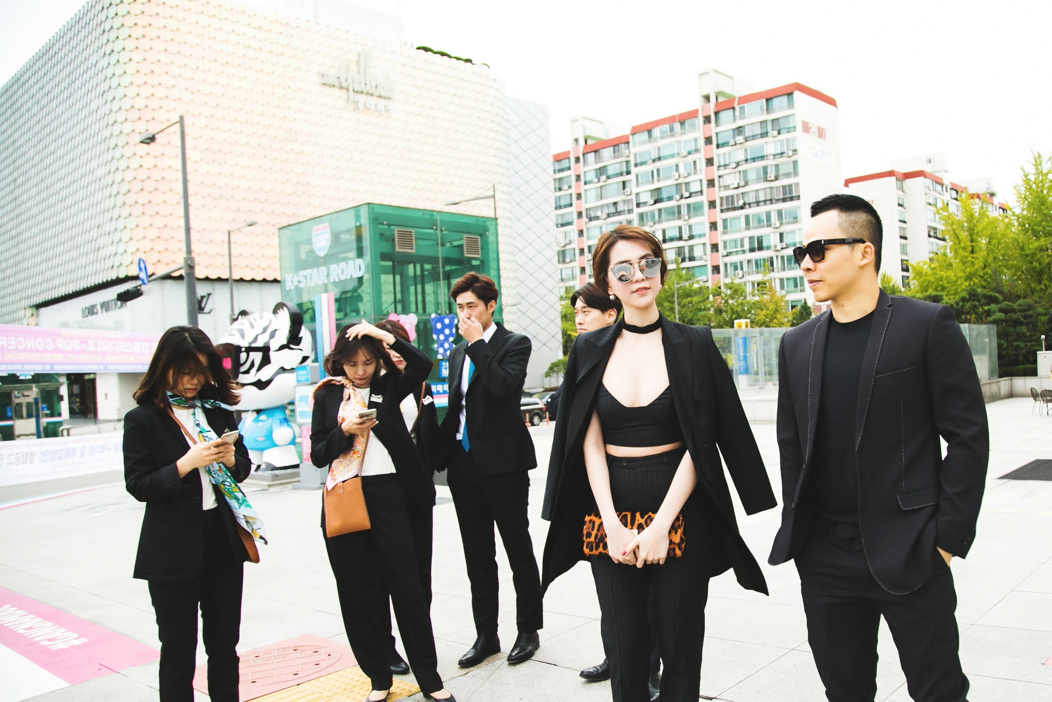 Sau nghi vấn đập mặt làm lại, Khắc Tiệp khoe nhan sắc khi tạo dáng cùng Ngọc Trinh - Ảnh 11. Sau nghi vấn đập mặt làm lại, Khắc Tiệp khoe nhan sắc khi tạo dáng cùng Ngọc Trinh - Ảnh 11.