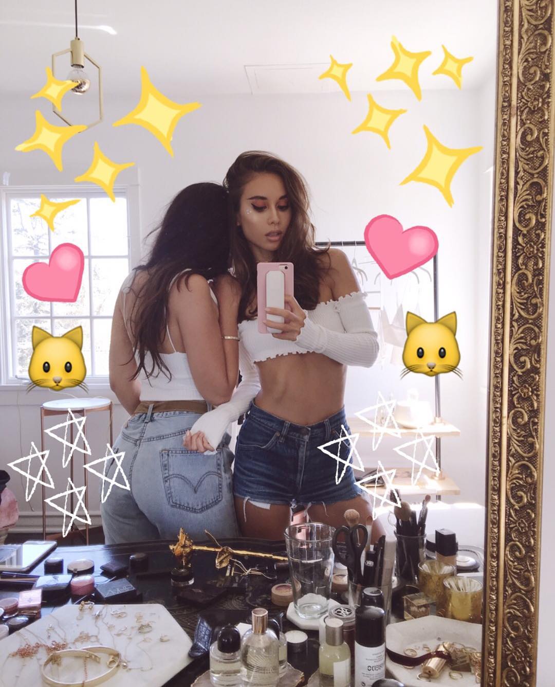 Crop top bình thường đã là gì, nay các IT girl còn diện crop top tí hon sexy hơn bội phần - Ảnh 10. Crop top bình thường đã là gì, nay các IT girl còn diện crop top tí hon sexy hơn bội phần - Ảnh 10.