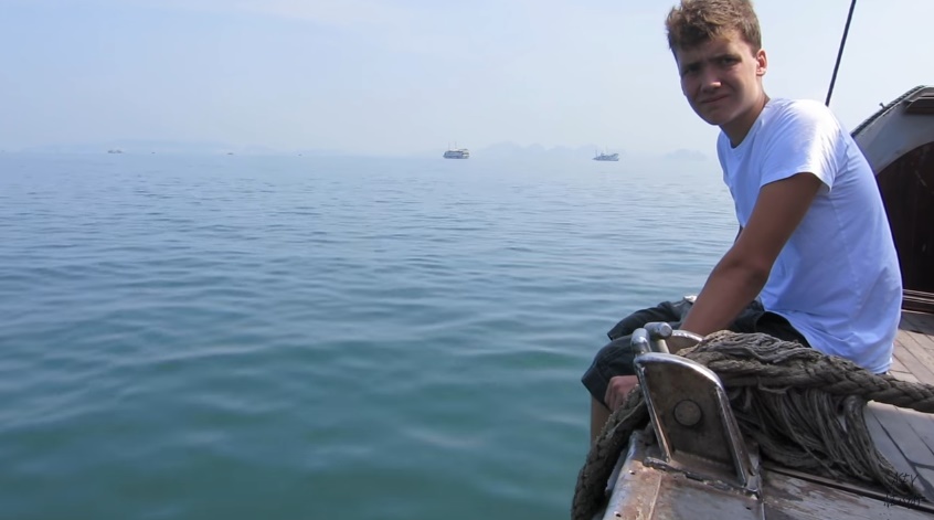 The Vietnam Notebook: Chuyến du ngoạn thú vị của hai cha con người Mỹ không biết mẩu tiếng Việt nào - Ảnh 3. The Vietnam Notebook: Chuyến du ngoạn thú vị của hai cha con người Mỹ không biết mẩu tiếng Việt nào - Ảnh 3.