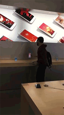 Thanh niên cứng nhất năm: Vào Apple Store đập hết iPhone 7! - Ảnh 3.