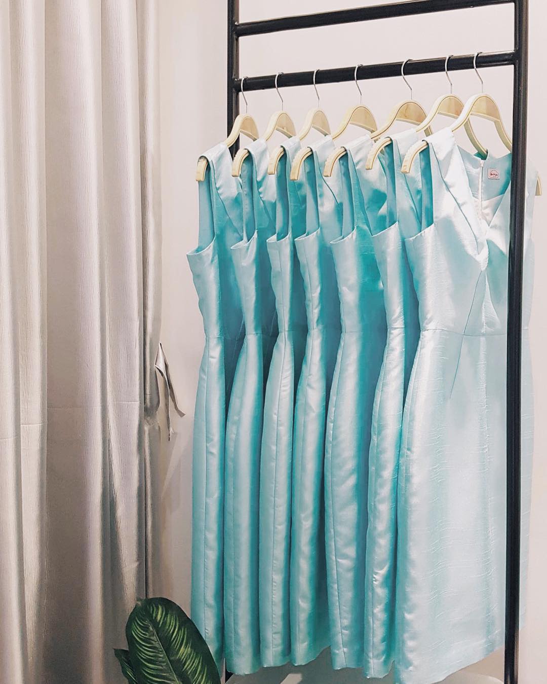 Ngắm trọn bộ 7 chiếc váy cưới, 4 bộ áo dài cùng loạt phụ kiện xa xỉ của cô gái thời tiết Mai Ngọc - Ảnh 29. Ngắm trọn bộ 7 chiếc váy cưới, 4 bộ áo dài cùng loạt phụ kiện xa xỉ của cô gái thời tiết Mai Ngọc - Ảnh 29.