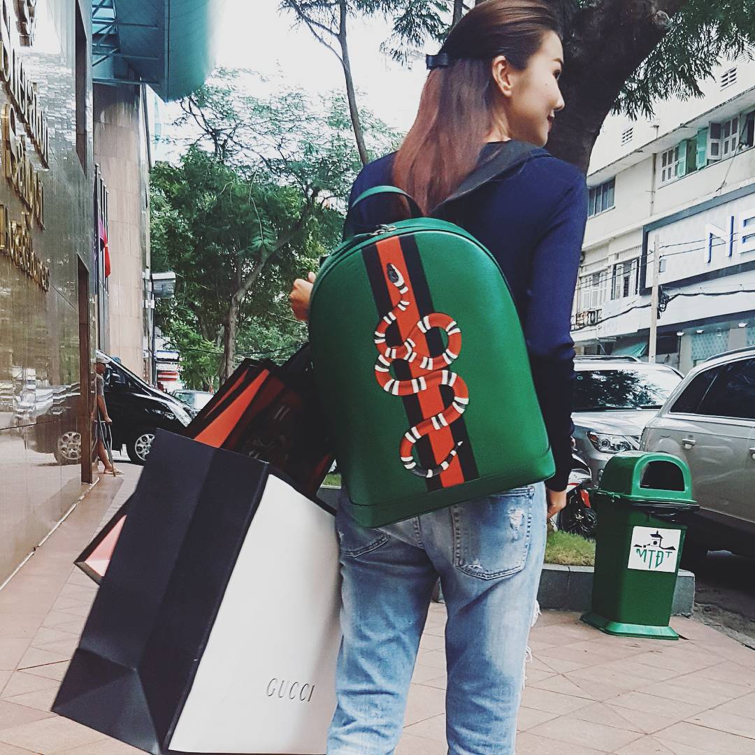 Thanh Hằng: Nữ hoàng đồ hiệu chưa bao giờ mặc xấu - Ảnh 11. Thanh Hằng: Nữ hoàng đồ hiệu chưa bao giờ mặc xấu - Ảnh 11.