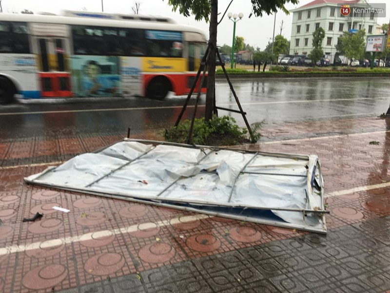 Hà Nội: Một người chết, 5 người bị thương do bão số 1 - Ảnh 1. Hà Nội: Một người chết, 5 người bị thương do bão số 1 - Ảnh 1.