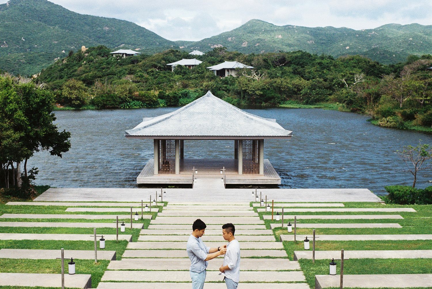 Adrian Anh Tuấn - Sơn Đoàn: Cặp đôi đáng ghen tị nhất năm vì suốt ngày đi du lịch chỗ đẹp! - Ảnh 25. Adrian Anh Tuấn - Sơn Đoàn: Cặp đôi đáng ghen tị nhất năm vì suốt ngày đi du lịch chỗ đẹp! - Ảnh 25.