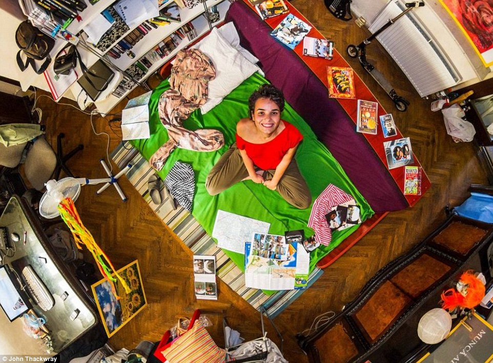 Chiêm ngưỡng chân dung thế hệ trẻ qua bộ ảnh phòng ngủ ở khắp nơi trên thế giới - Ảnh 14. Chiêm ngưỡng chân dung thế hệ trẻ qua bộ ảnh phòng ngủ ở khắp nơi trên thế giới - Ảnh 14.