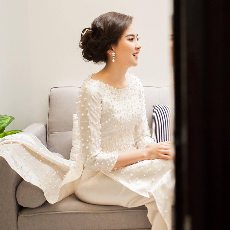 Ngắm trọn bộ 7 chiếc váy cưới, 4 bộ áo dài cùng loạt phụ kiện xa xỉ của cô gái thời tiết Mai Ngọc - Ảnh 23. Ngắm trọn bộ 7 chiếc váy cưới, 4 bộ áo dài cùng loạt phụ kiện xa xỉ của cô gái thời tiết Mai Ngọc - Ảnh 23.