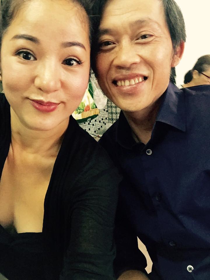 Hoài Linh, Thúy Nga khiến công chúng phản ứng khi đi đám tang mà cười nói, chụp ảnh chu môi - Ảnh 4. Hoài Linh, Thúy Nga khiến công chúng phản ứng khi đi đám tang mà cười nói, chụp ảnh chu môi - Ảnh 4.