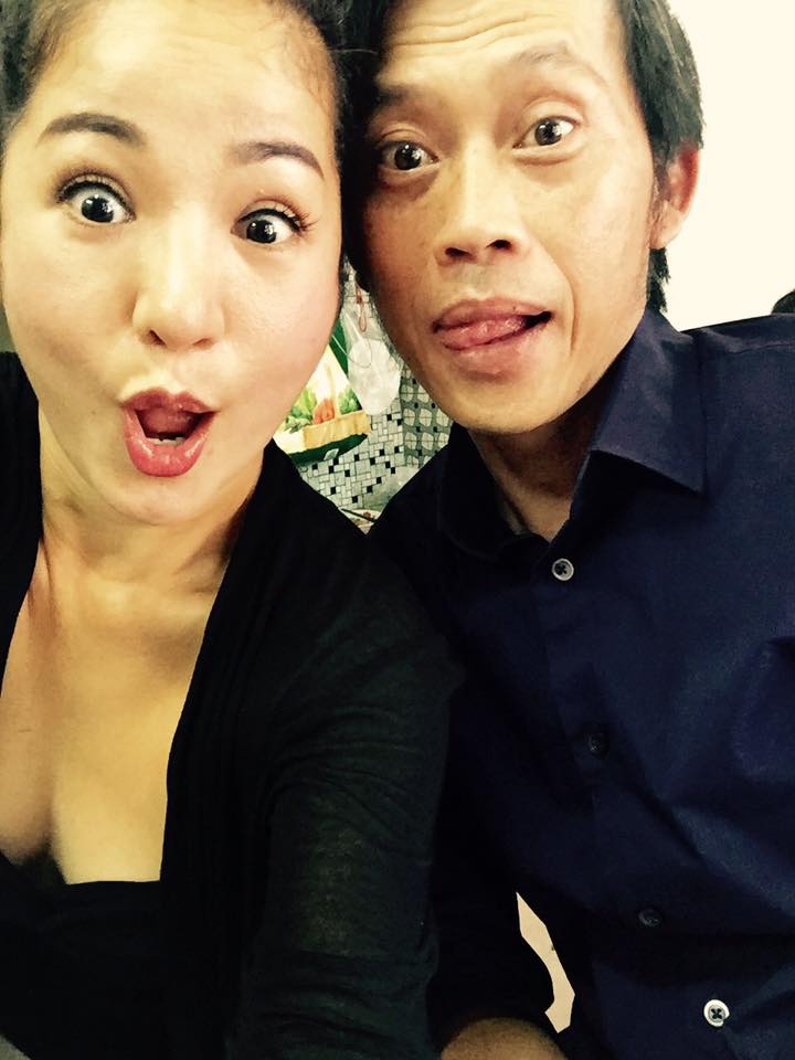 Hoài Linh, Thúy Nga khiến công chúng phản ứng khi đi đám tang mà cười nói, chụp ảnh chu môi - Ảnh 5. Hoài Linh, Thúy Nga khiến công chúng phản ứng khi đi đám tang mà cười nói, chụp ảnh chu môi - Ảnh 5.