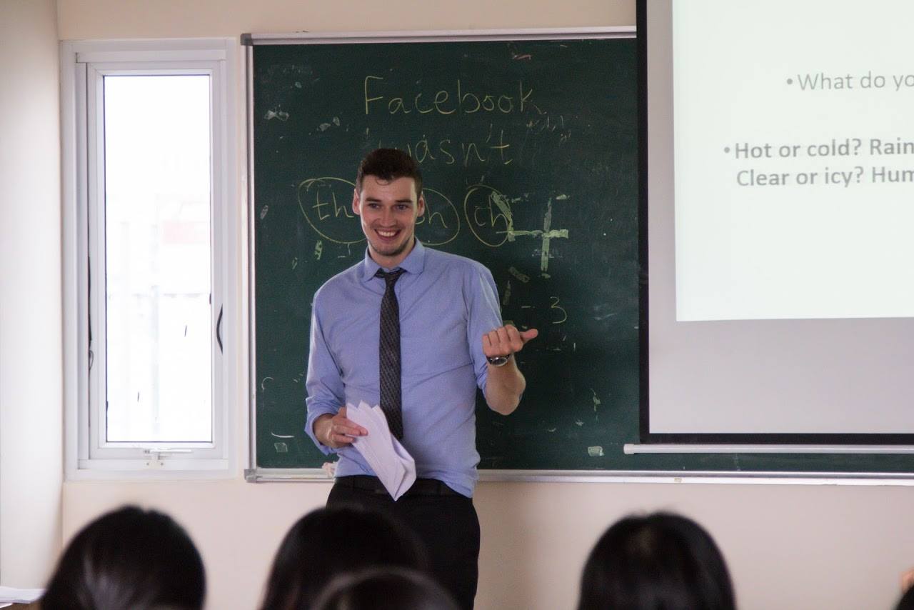 5 thầy giáo Tây siêu điển trai sẽ khiến bạn ngày nào cũng chỉ muốn tới trường - Ảnh 16. 5 thầy giáo Tây siêu điển trai sẽ khiến bạn ngày nào cũng chỉ muốn tới trường - Ảnh 16.