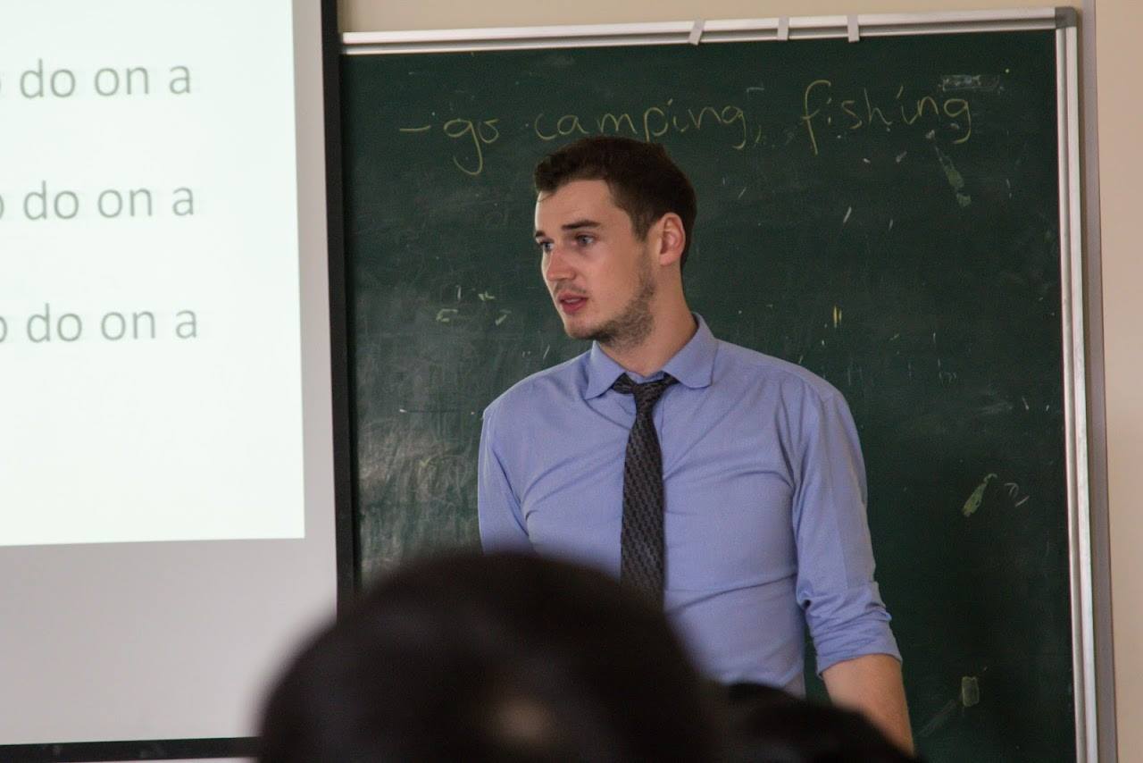 5 thầy giáo Tây siêu điển trai sẽ khiến bạn ngày nào cũng chỉ muốn tới trường - Ảnh 18. 5 thầy giáo Tây siêu điển trai sẽ khiến bạn ngày nào cũng chỉ muốn tới trường - Ảnh 18.